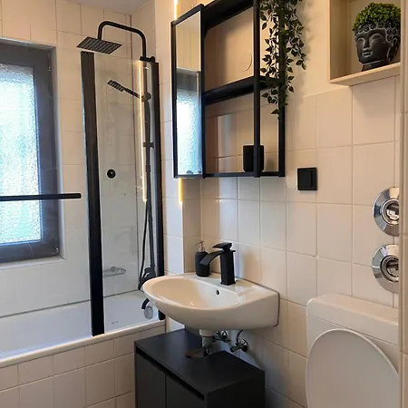 Cozy In Frankfurt Apartment